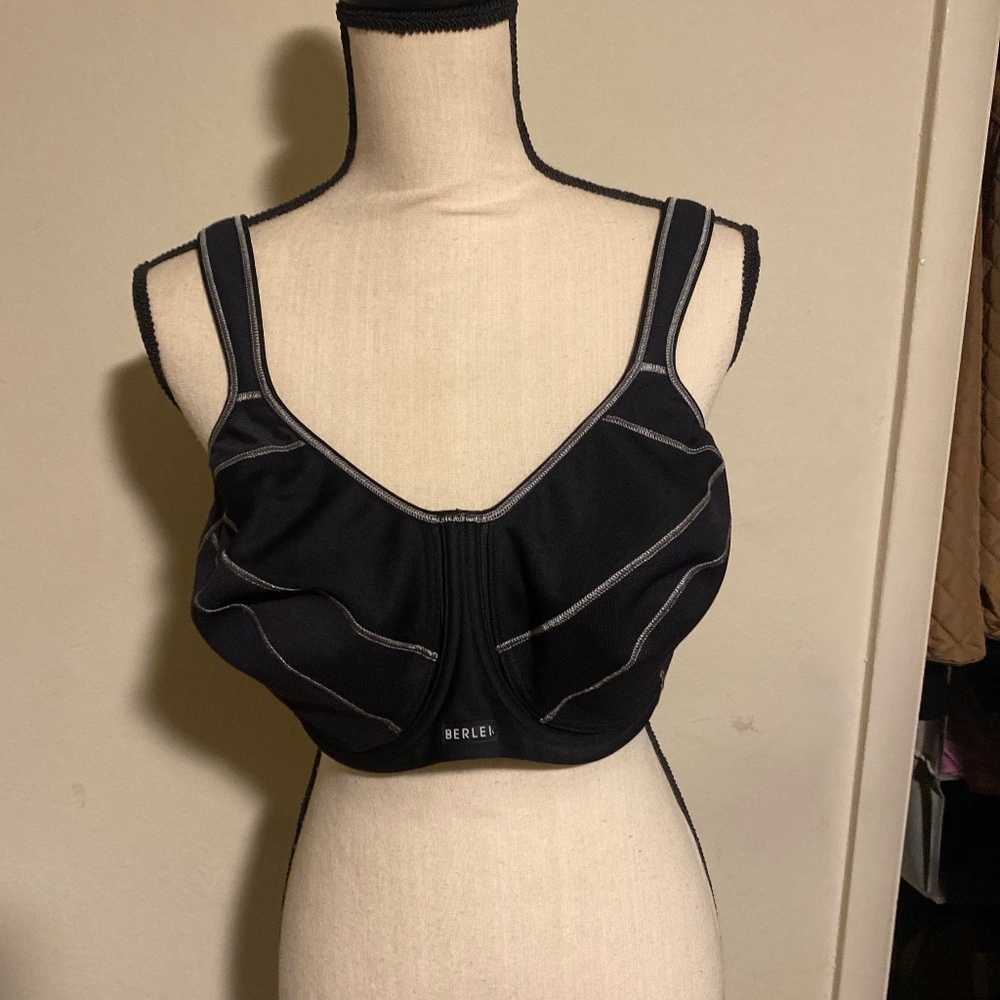 Berlei Black Bra Size 40G Full Support (Never Worn)